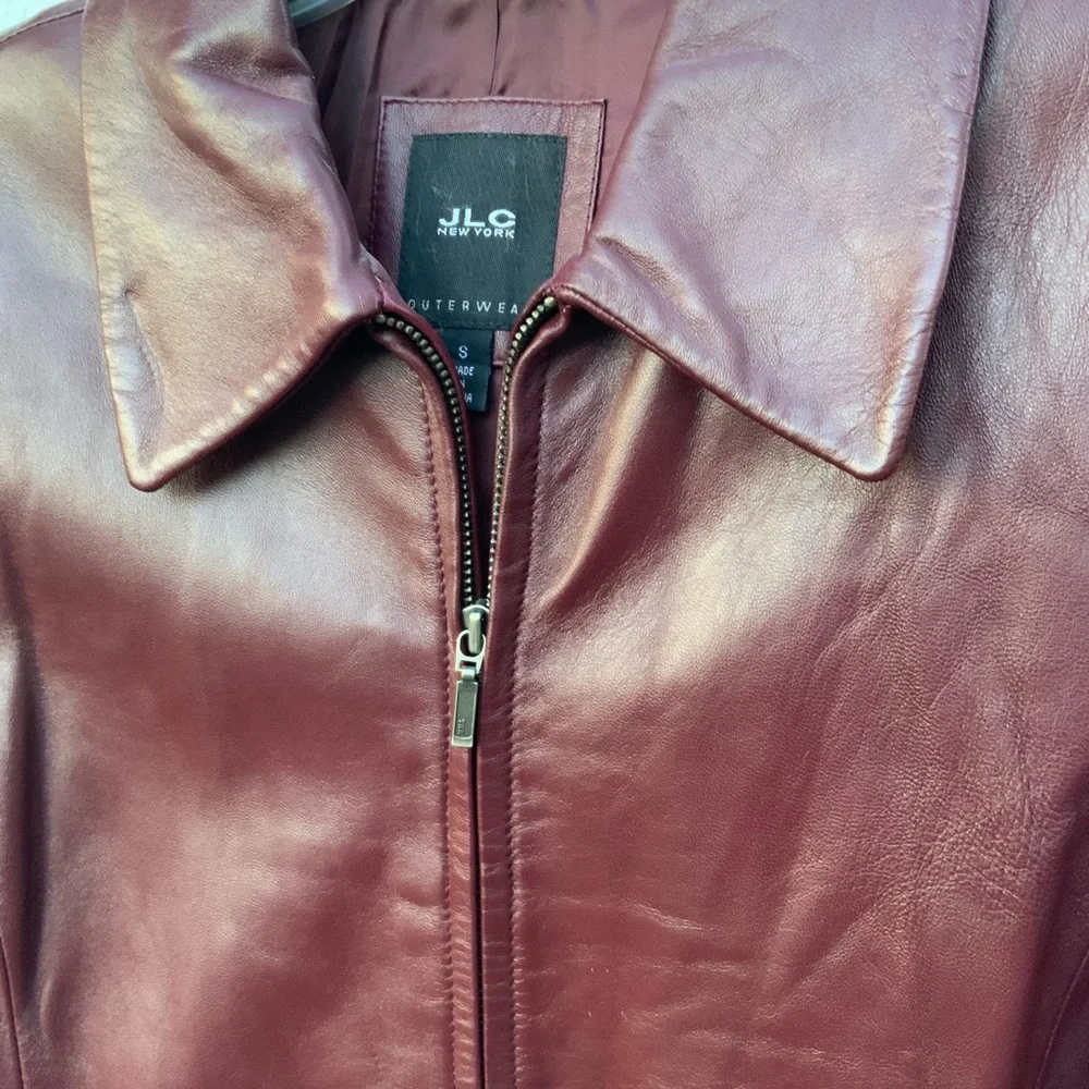 Elegant Burgundy Leather Jacket - Picture 2 of 3